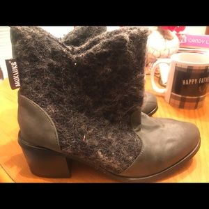 GRAY MUK LUKS BOOTIES. WORN ONCE.